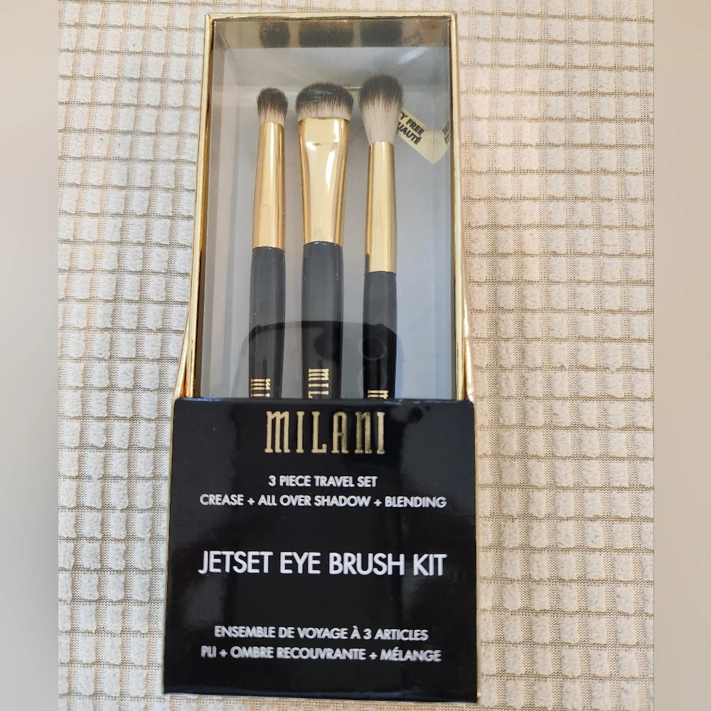 Milani Jetset Eye Brush Kit with Gold and Black Accents - Picture 1 of 3